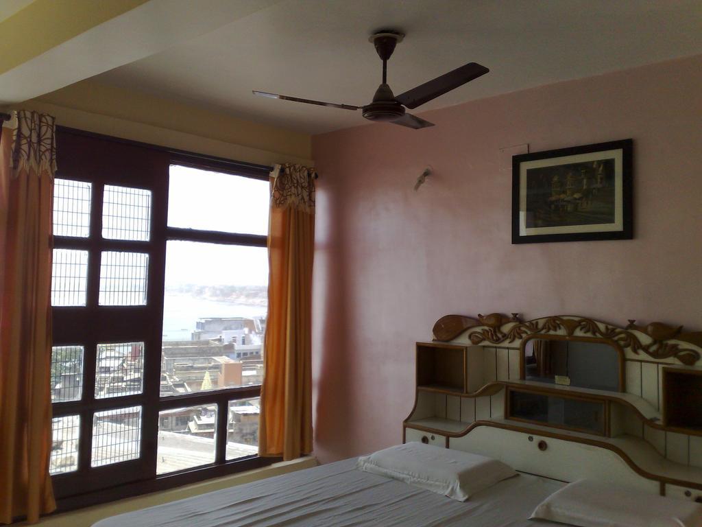 Grg Shanti Guest House Varanasi Near Manikarnika Ghat Værelse billede